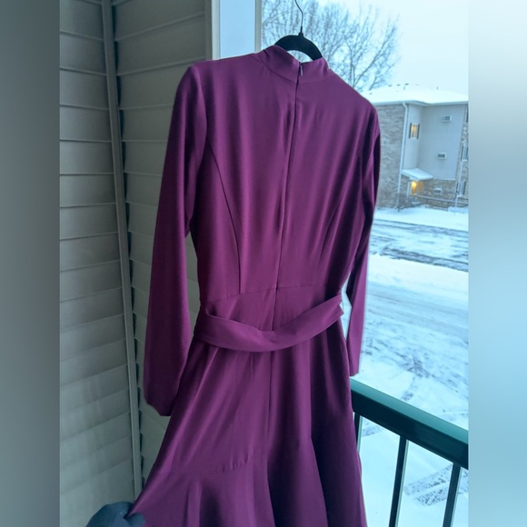 🆕 Taylor Burgundy Belted Long Sleeve V-Neck Fit & Flare Dress Size 8 Midi Hi-Low - Picture 7 of 16